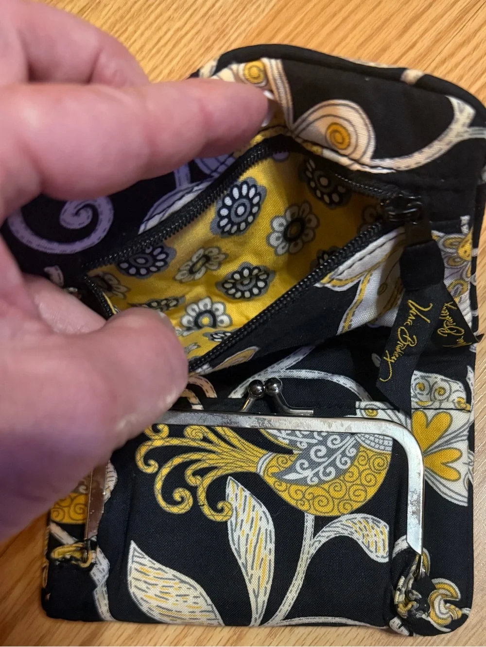 Vera Bradley seo pull exterior